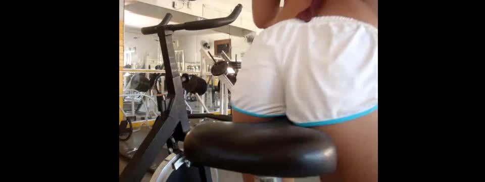 Emanuelly Raquel086 - Masturbación pública al público