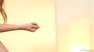 Dillion Harper, Samantha Rone Braless Is Better (Massage porn)