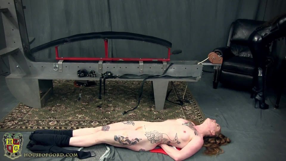 Casa de Gord18 02 02 Frankie Darlin & Lola - Disciplina de Dolly Parte 1