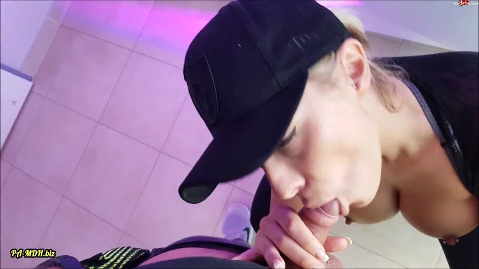 video para adultos 18 Mydirtyhobby presenta LilliVanilli – Mein Trainer fickt mich im Studio – Public pur – Mi entrenador me folla en el estudio! PUR PÚBLICO! – 07.01.2018, asiático femdom strapon en el porno maduro