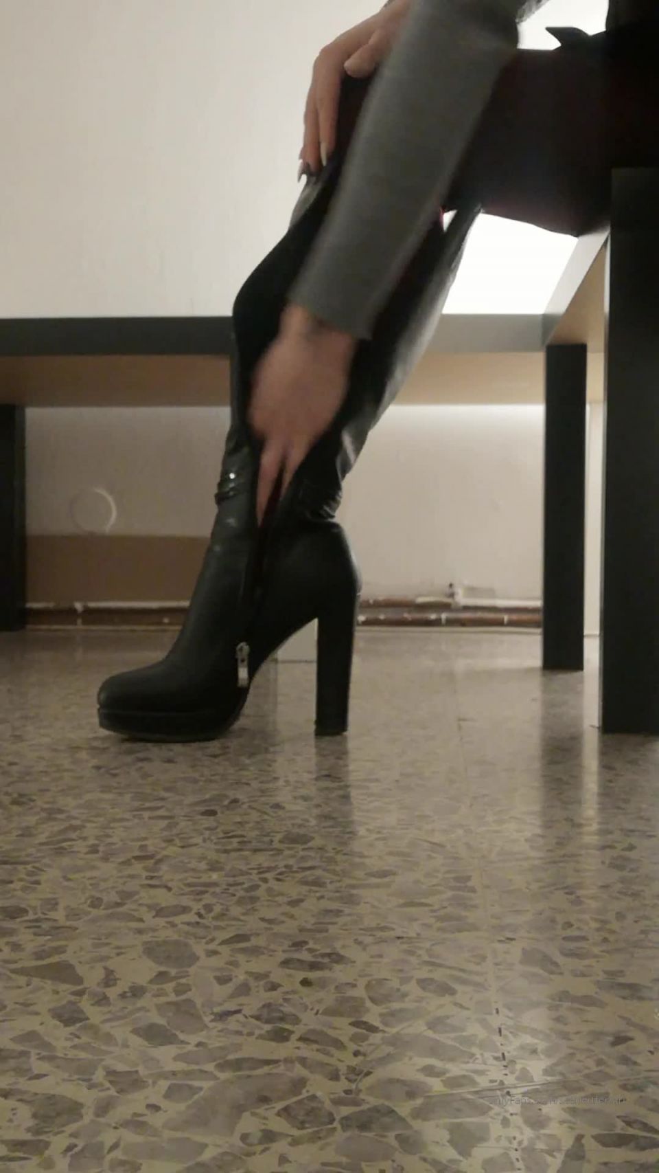 scarlettferrari  Taking off my boots after a long day on milf porn 