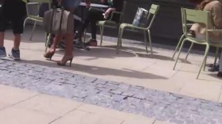 Creepshot of sexy milf s perfect legs voyeur 