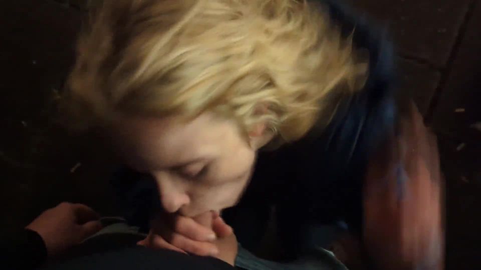 Mia_Adler - STADION VEGLEREI - Sieg-Sperma zum 2-3 nach da Drittelpause - Total PUBLIC - *