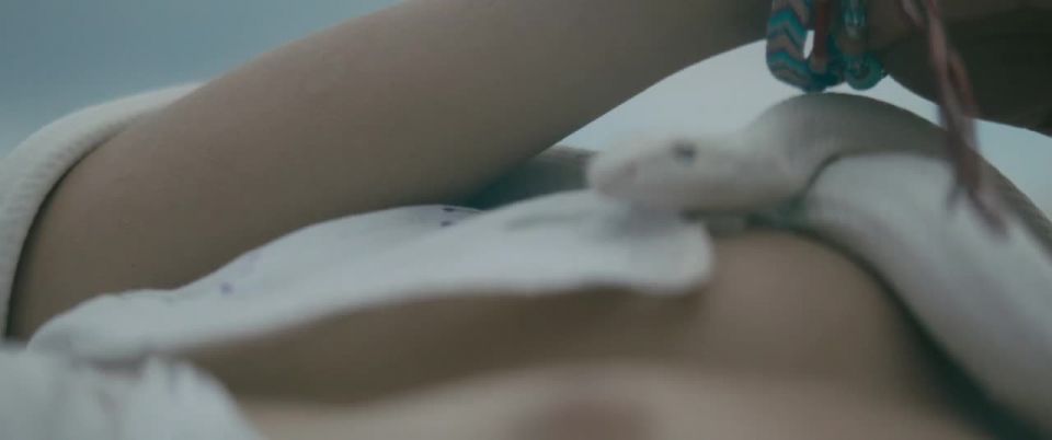 Dianna Agron, Paz de la Huerta – Bare (2015) HD 720p!!!