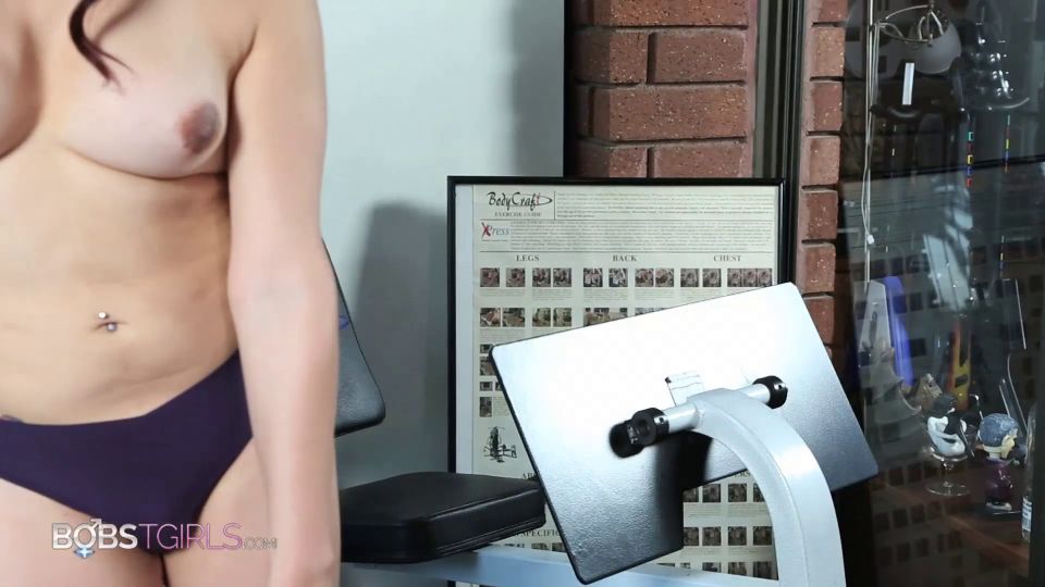 Loveliie Wood / Loveliie Wood Gym Jackoff Quick View Porn...