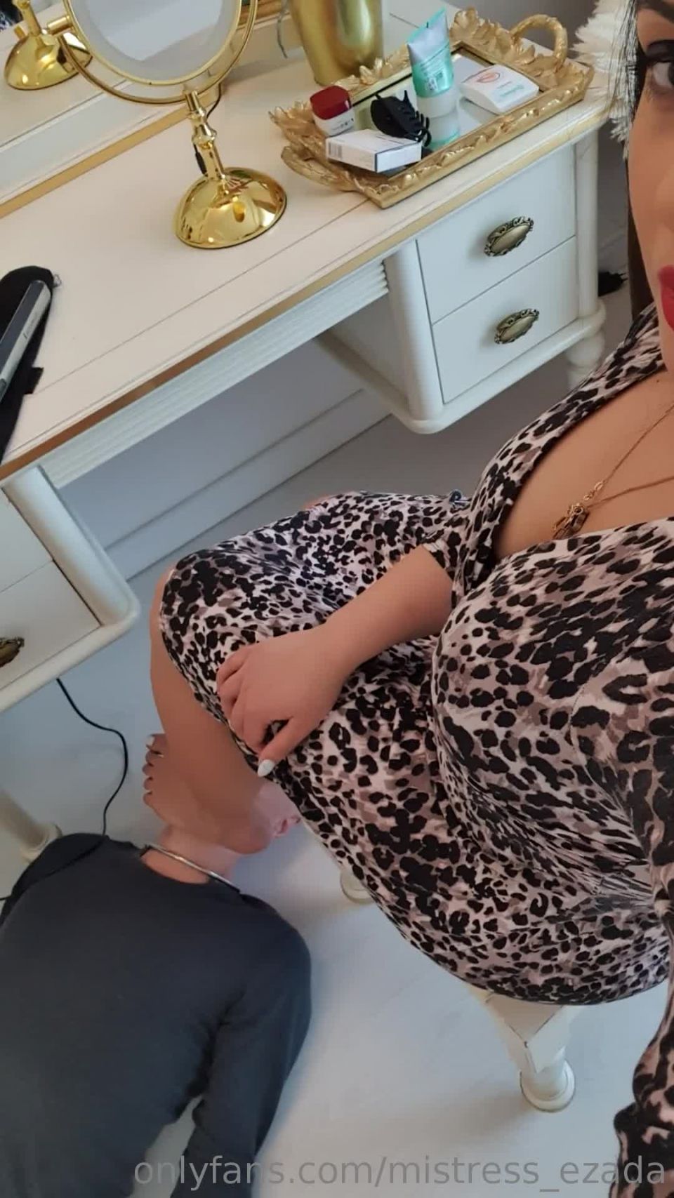 Onlyfans - Ezada Sinn - ezada - ezadaHappeningNow getting ready for the day with sit under My feet - 25-03-2019