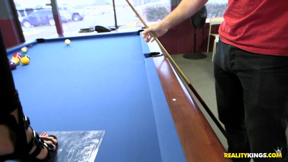 Kylie Quinn y Raven Redmond Baile de mesa