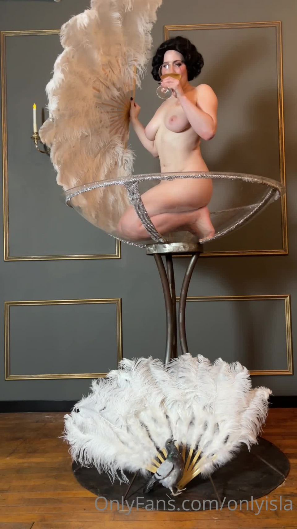 Isla D - onlyisla () Onlyisla - oh look i have access to a human sized champagne glass now in other news i should probabl 01-12-2021