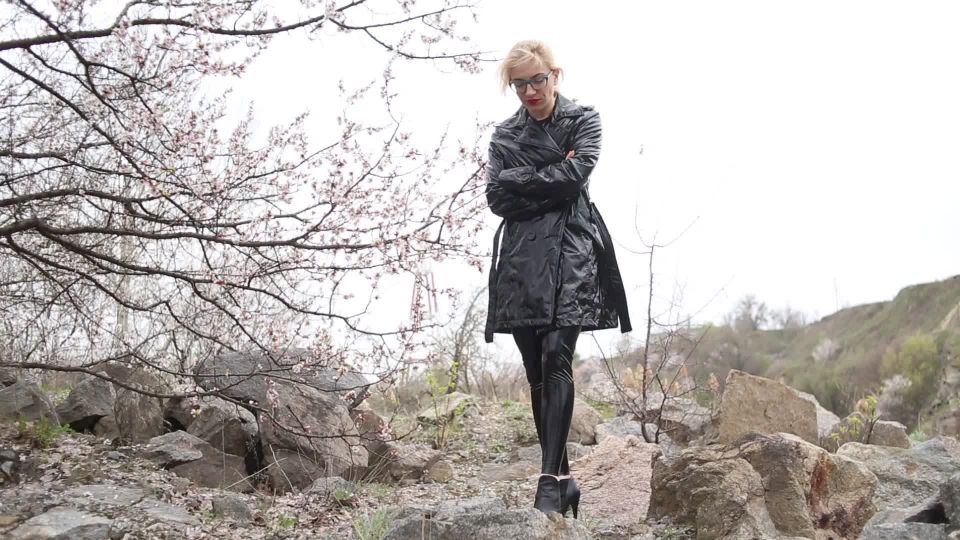 online video adulto 32 Shiny Heaven de cuero alias Amor de cuero – Oddess Katya Oiling Látex y caminar en lugar público  pvc-vinil  fetiche porno femdom pelota azotes