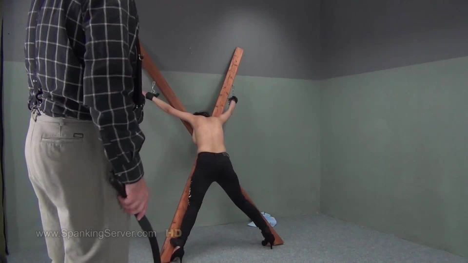 SpankingServer2012-20222018 - Week 03 - Yasmeena