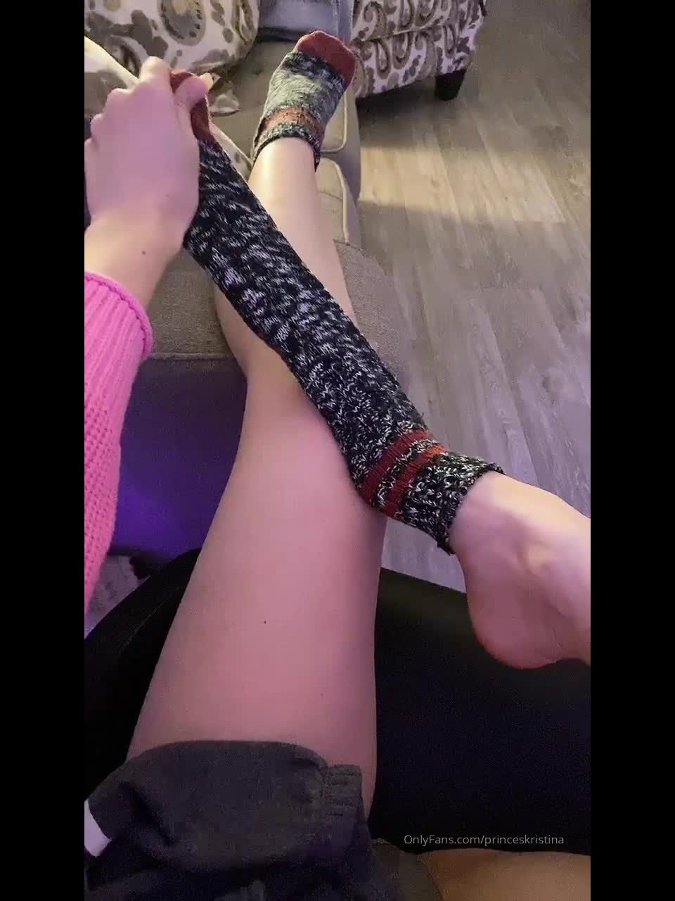 princeskristina  Imagine paying for the privilege to massage a | princeskristina | feet porn 