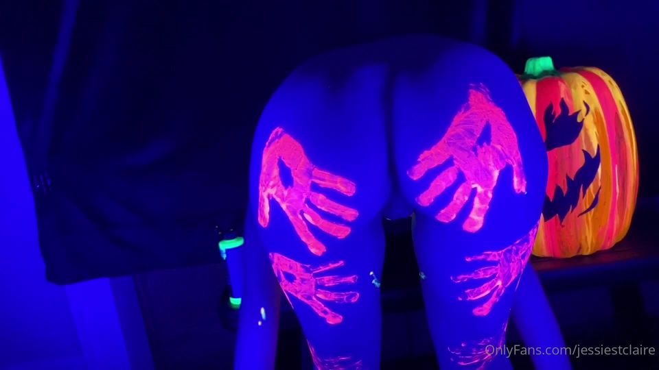 MEGA-FANS - jessiestclaire-25-10-2020-1133856480-