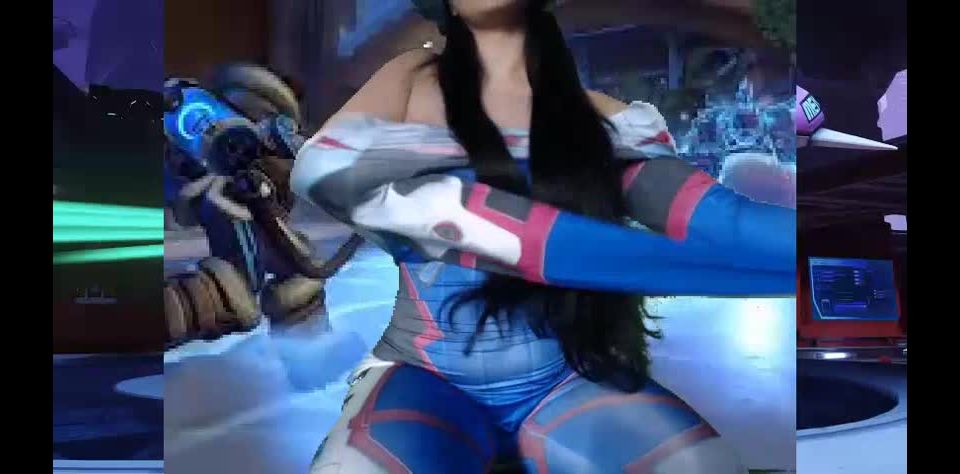 Emanuelly Raquel076 - D Va Cosplay Tan travieso