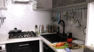 video gratis en línea 39 La Rush Goldy – Vore-Taboo-Fantasy! Stepmom Cocinar y comer sus 2 pasos molestos – Señora Misha Goldy – belleza rusa, fetiche de pelo púbico en la masturbación porno