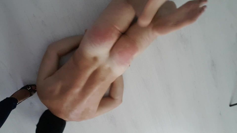 Onlyfans - Ezada Sinn - ezada - ezadaCada pequeño error merece una serie de azotes - 18-08-2018