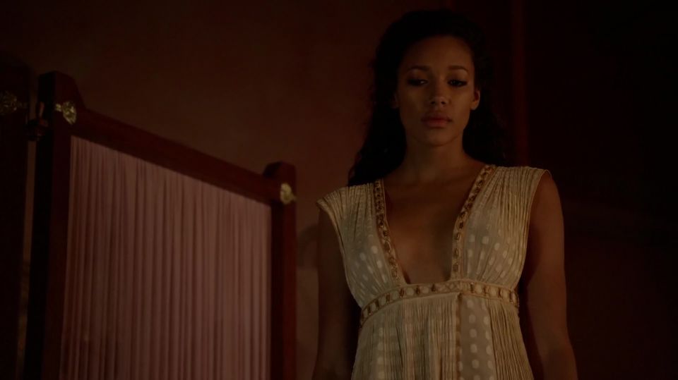 Kylie Bunbury, Sibylla Deen – Tut s01e02 (2015) HD 1080p!!!