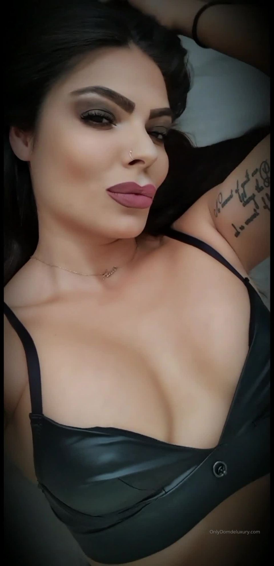 Goddess Domdeluxury - domdeluxury - Siterip - K2S - UBIQFILE () My body is the temple you worship