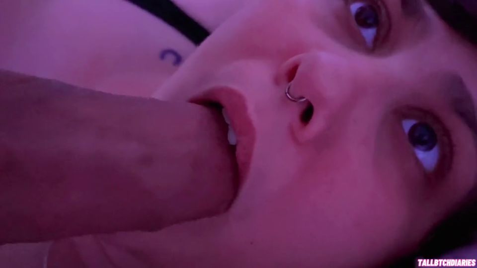 tallbtchdiaries - Cute shorthair tomboy ‍ upclose blowjob and cum swallow before bedtime (2021)