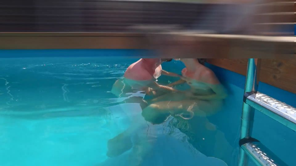 Luxymin I seduce him so he fuck me in the pool !