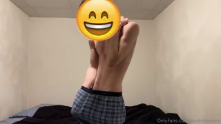 WowItsSeven - 18 Year Old Shows Off Muscles