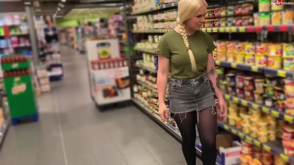 xxx clip 41 diablo-sophie – Extrem Public das Revier markiert – Lebensmittelgeschaeft trotz Kameras eingesaut, caliente adolescente hardcore en público