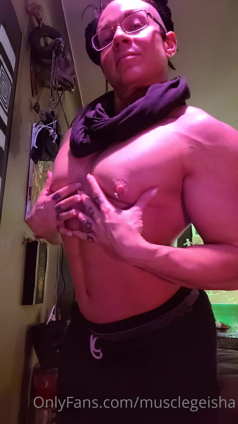 online clip porno 14 MuscleGeisha / Onlyfans Musclegeisha - su frío en el medio oeste así que flexo el control de pec bastante fresco para entretenerte sudores 26-01-2022 - Fetish  hardcore  hardcore porno hardcore strapon hd