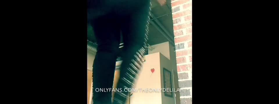 Bossy Ass Delilah_2018-05-09 l Dressed for FTT session, wearing loose clothing makes life so easy, tight clothing hurt m