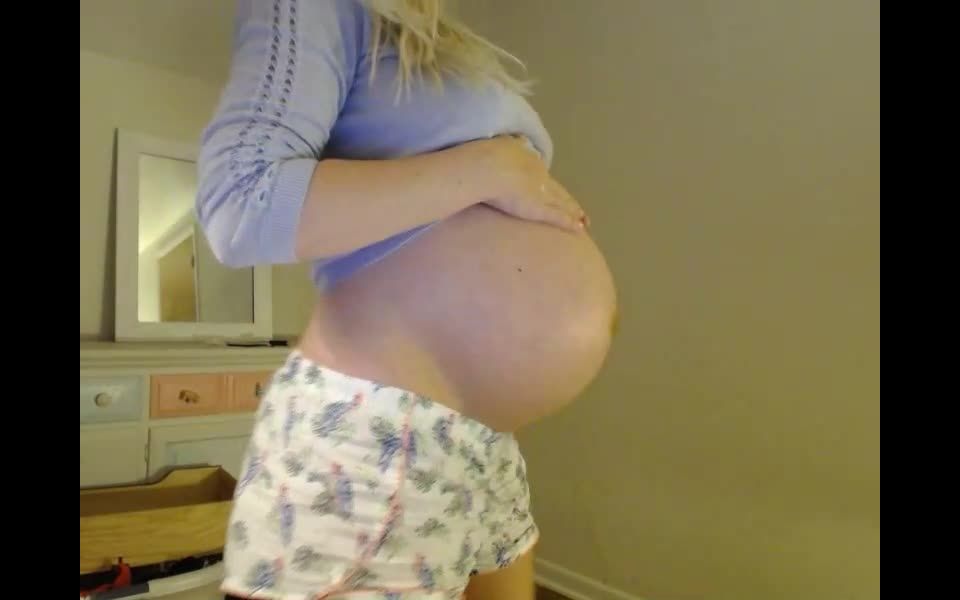 7165 Pregnant woman 13