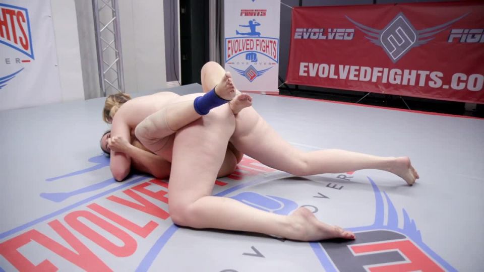 video adulto gratis 7 EvolvedFightsLesbianEdición – Mila von Mayhem vs Sheena Ryder - tirar del pelo - fetiche muscular porno