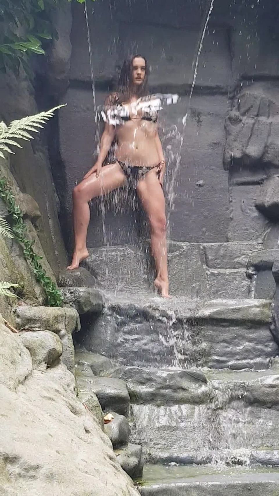 LottiiRose Lottiirose - shes so funny to watch model but my god she smashes it 17-12-2018