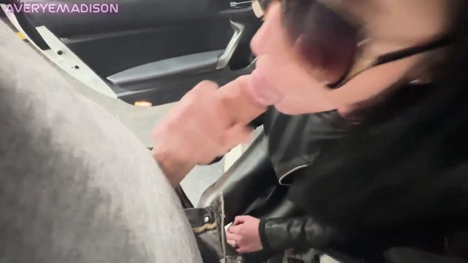 Averie Madison - Asfaltado por Chinatown