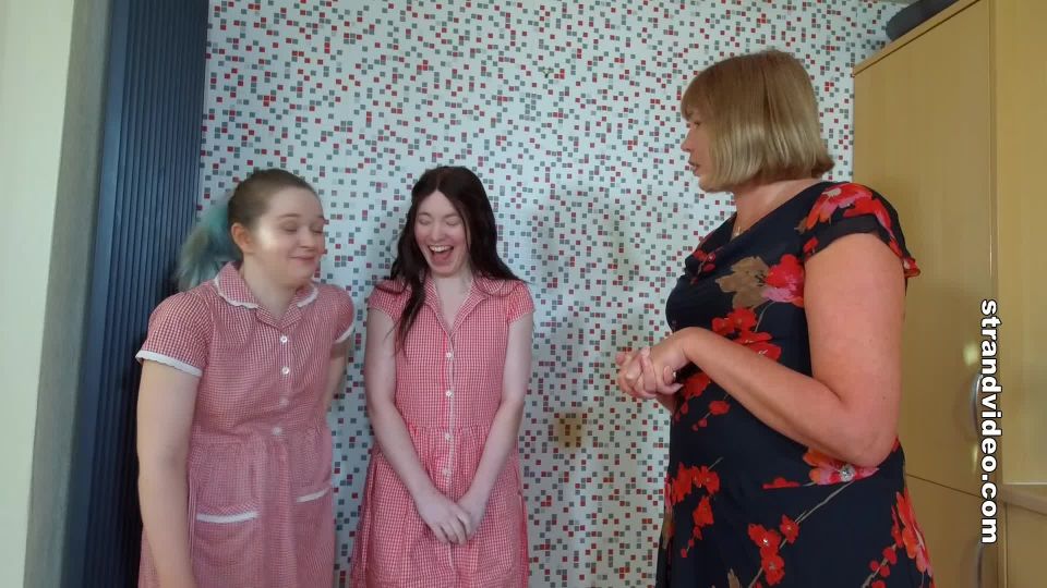 gratis xxx video 24 bdsm doble bdsm porno  Spanking Sarah – MP4/Full HD – Holly, Willow, Sarah Stern – Dos mujeres traviesas Fuera de la escuela  bdsm porno