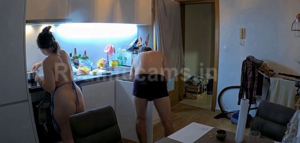 Reallifecam - Rowena And Dragomir Cooking Naked Hot Blowjob On The Floor 22.11.2024 612P - Voyeur