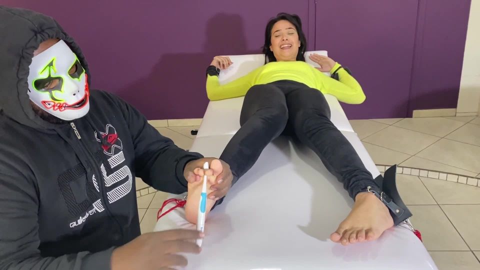 TheTicklingArts - Isadora, the perfect ticklee.