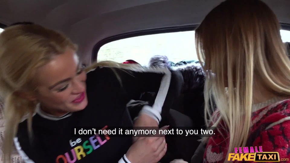 Anna Di Cherry Kiss Hayli Sanders - Lesbian taxi threesome wild orgasms