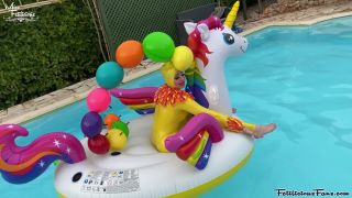 Látex Inflatable Wig En la piscina Vista rápida Porn - New Se...