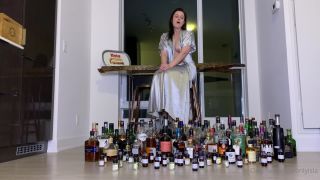 Isla D - onlyisla () Onlyisla - exhausted halfway through moving whisky shelf isnt here yet but fuck it heres 09-05-2020