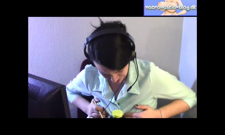  hot babe bouncing her huge tits on webcam part 12. BigTits!