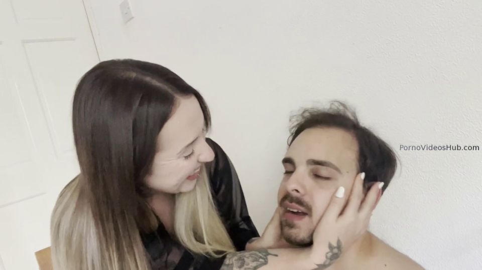 Princesa H.K Pies - Hola Kitty - Spit Slaps and Control - Humillación