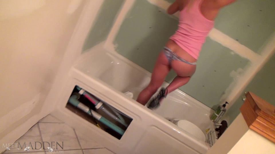 Meet Madden 18 11 07 Bathroom Sexy – Full HD