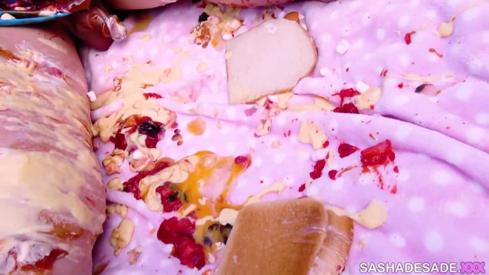 SashadeSade.xxx presenta Sasha de Sade en la humillación Picnic – 06.06.2018 (MP4, HD, 1280×720)  transexuales  transexuales porno - transexuales - transexuales porno