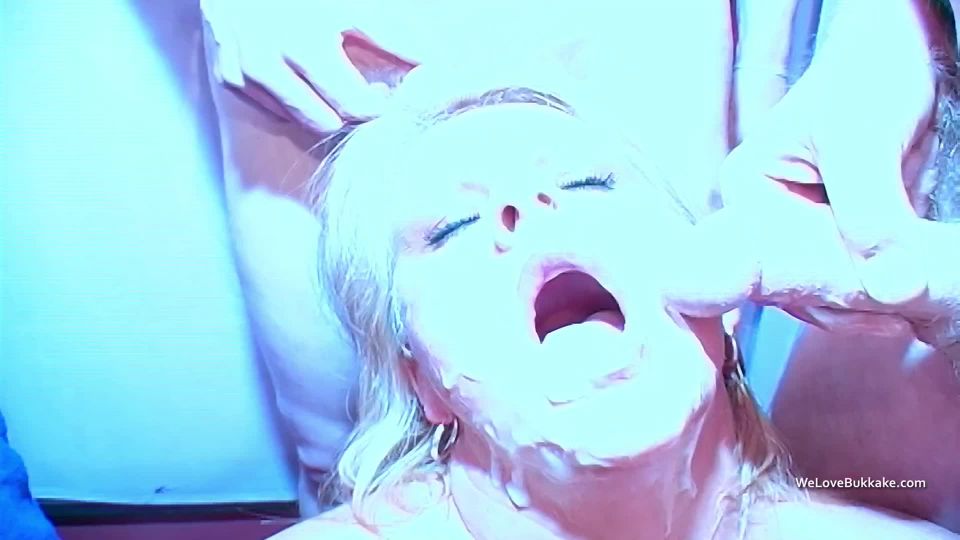 Toneladas de Corridas Faciales para Rubias Británicas Maduras - Yanca - Bukkake