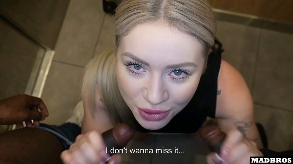 Una buena rubia francesa atascada y follada en un ascensor y hasta en un parque