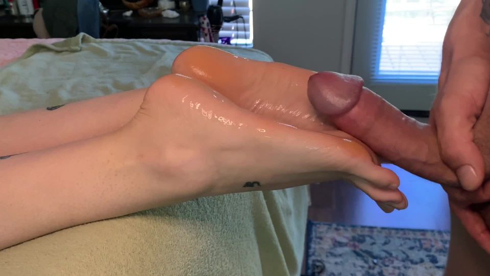 Oily Sole Fuck Huge Cumshot - [Feet porn]