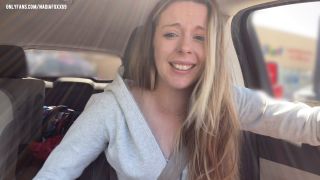 ¡Nadia Foxx Day en la vida de una Camgirl! ¡Probando nuevos juguetes en el DRIVE THRU + MAL! ¡¡Tantos orgasmos!!