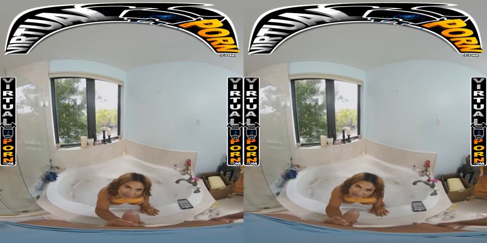 Babi Star, Duncan Saint - VIRTUAL PORN - Atrapé a mi hermanastra Babi Star filmándose y terminó follándosela en la cámara