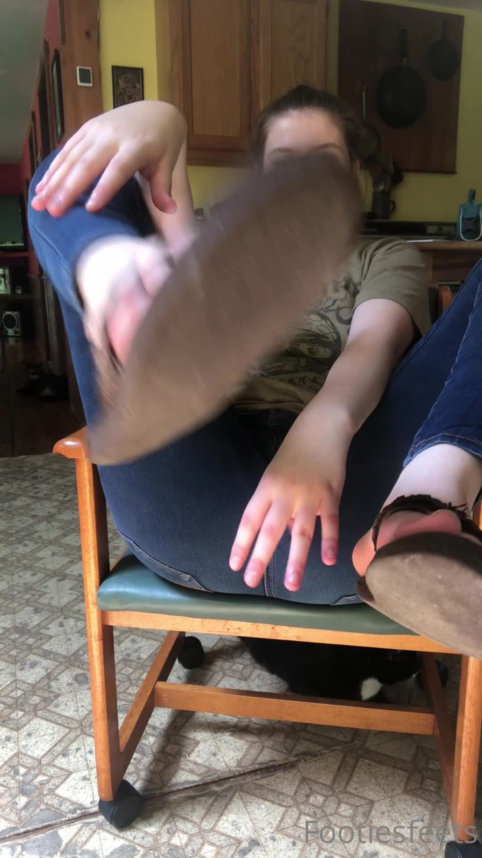 footiesfeets  I noticed you from across the room staring at my feet - footiesfeets - feet porn 