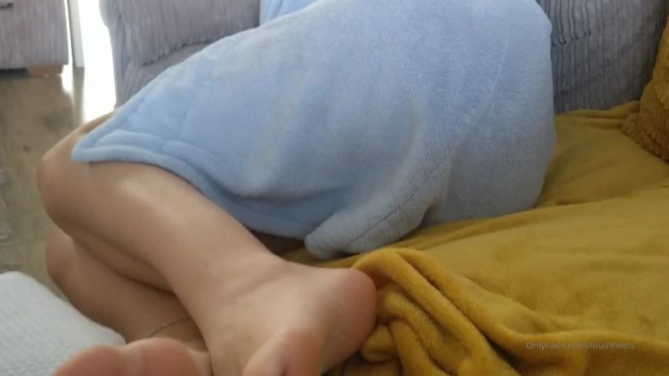 Lou In Heels () Louinheels - ive fallen asleep christmas morning sitting on the sofa with me is my best friends husba 04-08-2019