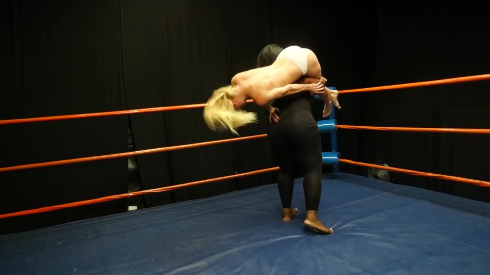 SERENE GETS PICKED UP IN AFRIKA – Afrika vs. Serene Siren Femdom!