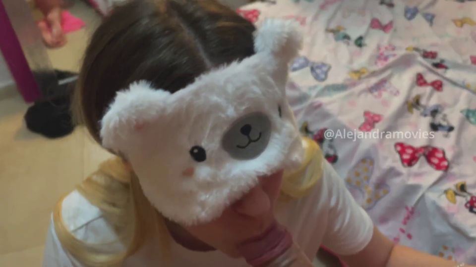 Alejandramoviess ENTRE A LA HABITACION DE MI CUÑADA